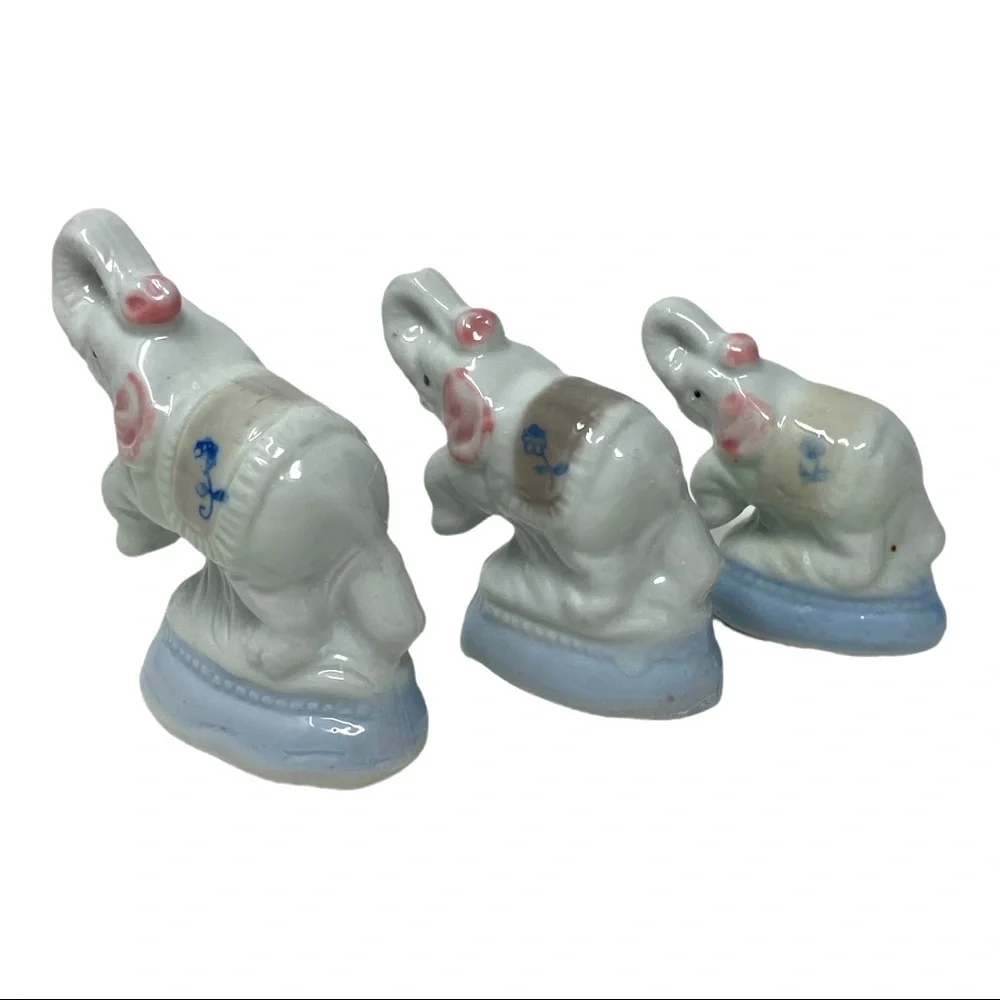 Beautiful Vintage Set of 3 Family Elephants Hand Crafted Hand Painted